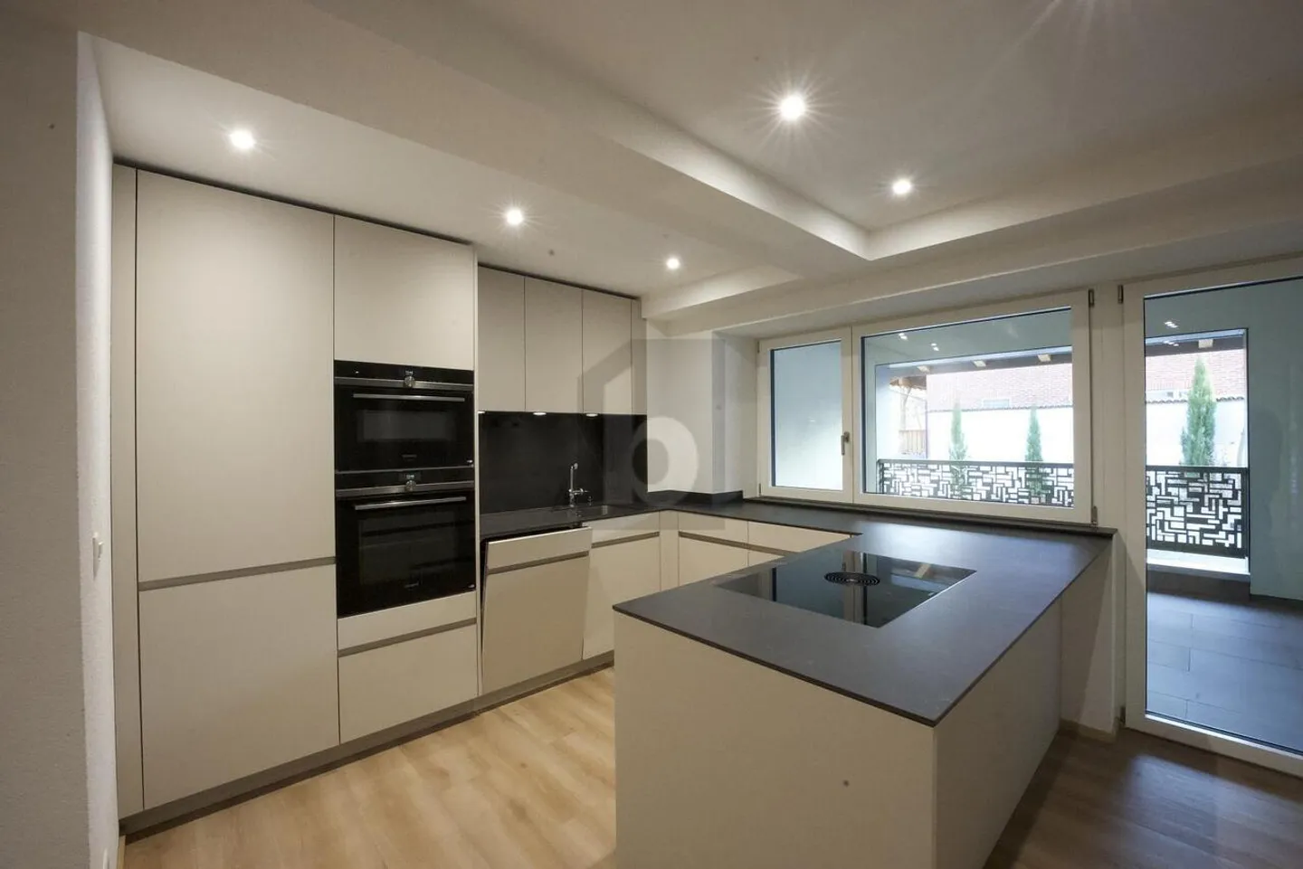 Luxuswohnung mit Designerküche - Foto 1 von 6