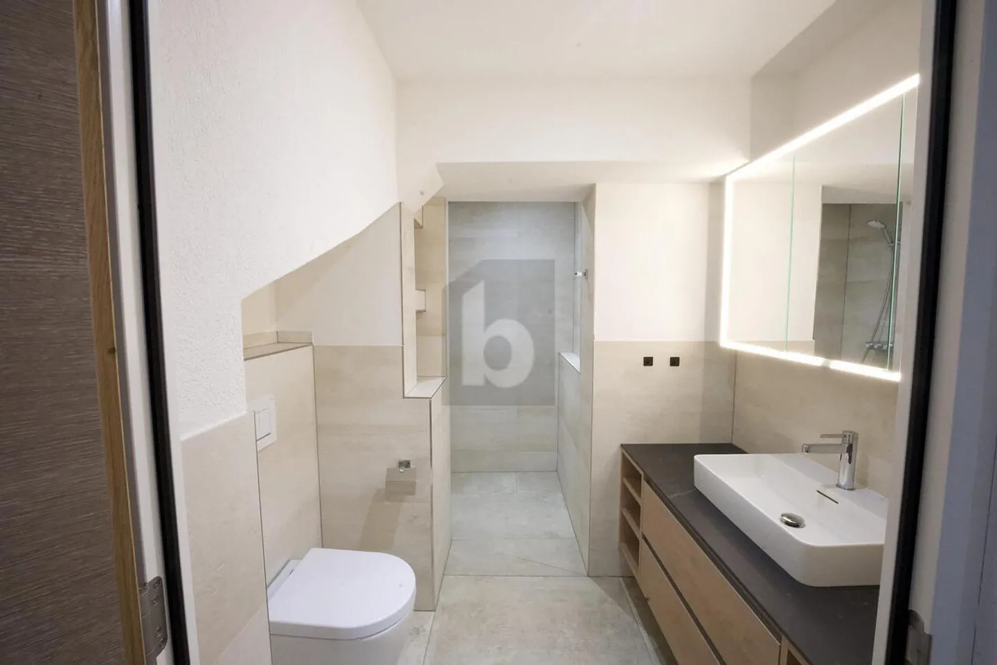 Luxuswohnung mit Designerküche - Foto 4 von 6