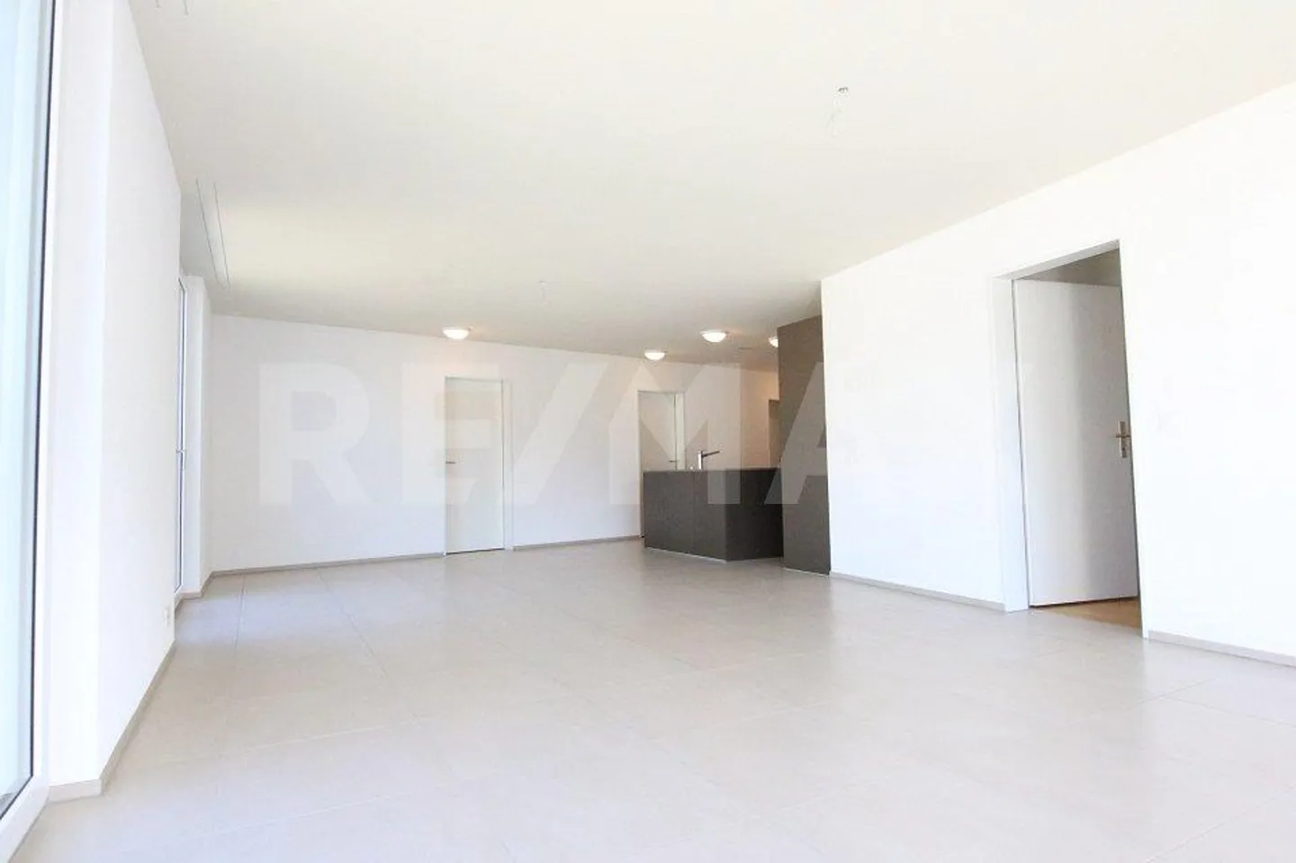 Modern, bright 4.5 room apartment in Zizers - Photo 2 of 4