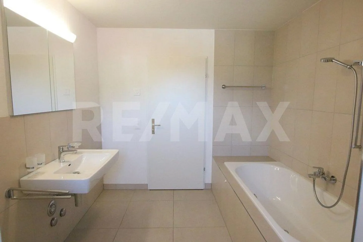 Modern, bright 4.5 room apartment in Zizers - Photo 4 of 4