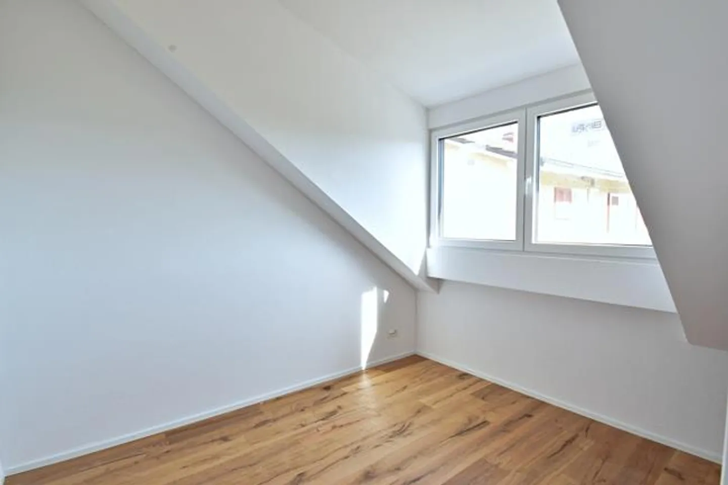 New, fully rented and central location - Photo 8 of 14
