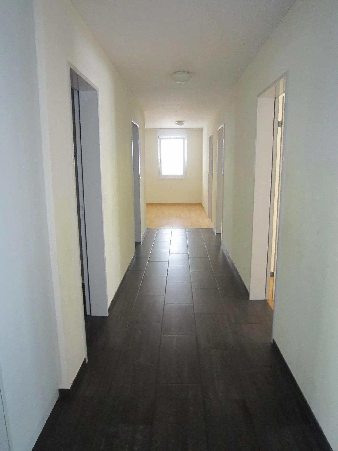 5.5-Room Garden Apartment in a Child-Friendly, Central Location - Photo 5 of 10