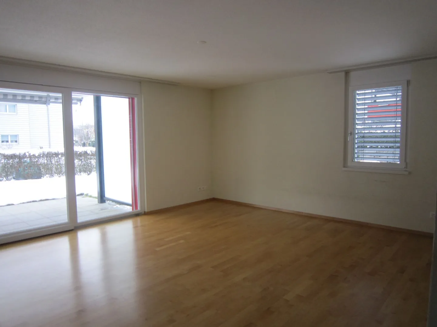 5.5-Room Garden Apartment in a Child-Friendly, Central Location - Photo 6 of 10