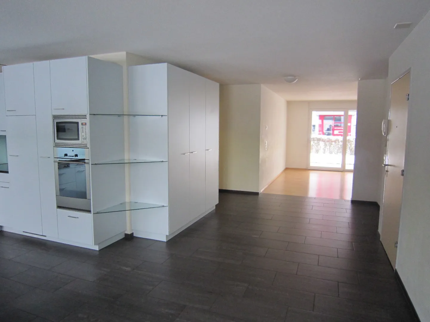 5.5-Room Garden Apartment in a Child-Friendly, Central Location - Photo 4 of 10