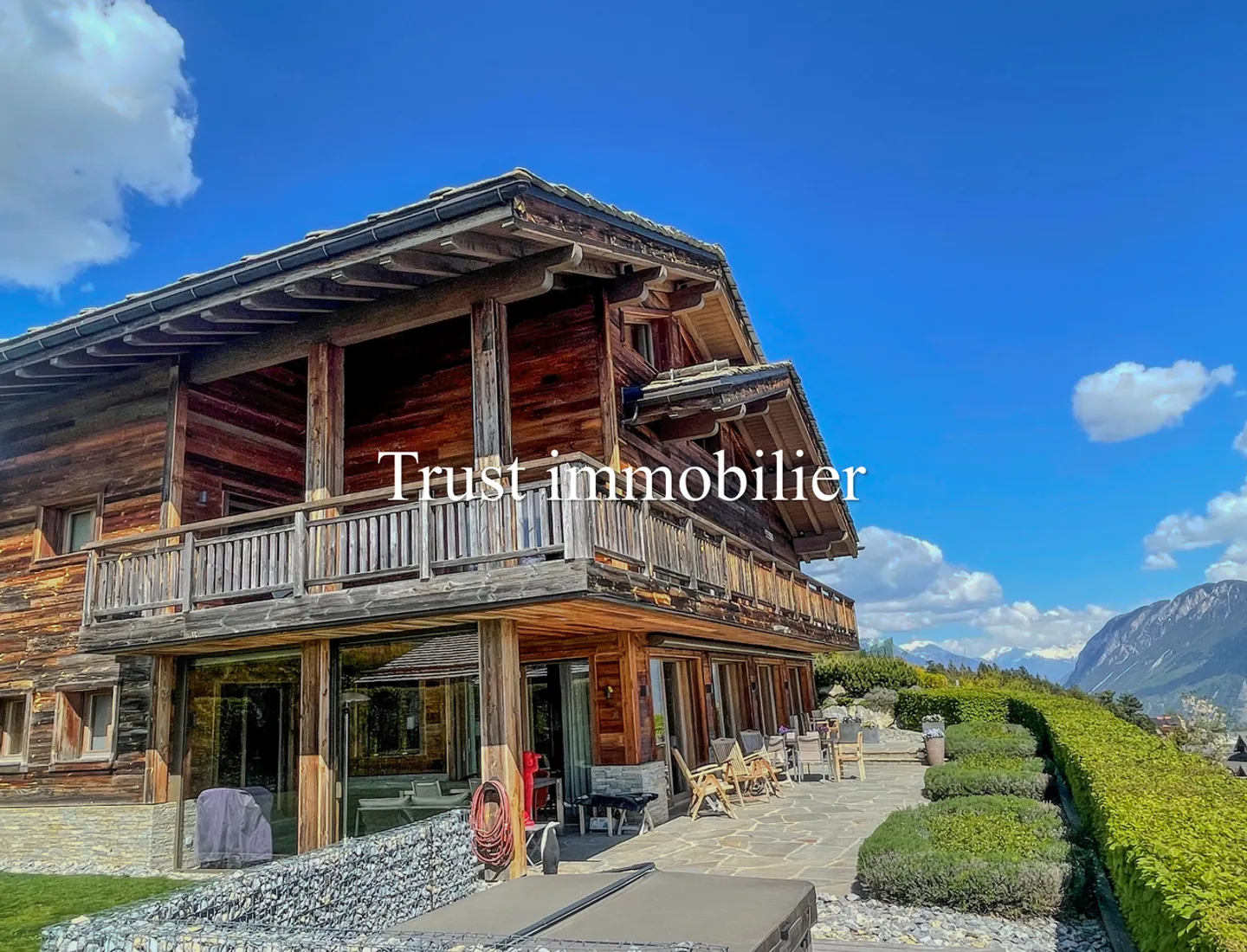 Außergewöhnliches Chalet mit Panoramablick in Sergnou, Lens - Foto 1 von 30