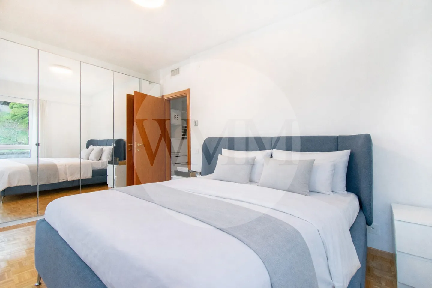 LUMINOSO ATTICO ARREDATO CON BALCONE E VISTA PANORAMICA - Foto 8 di 15