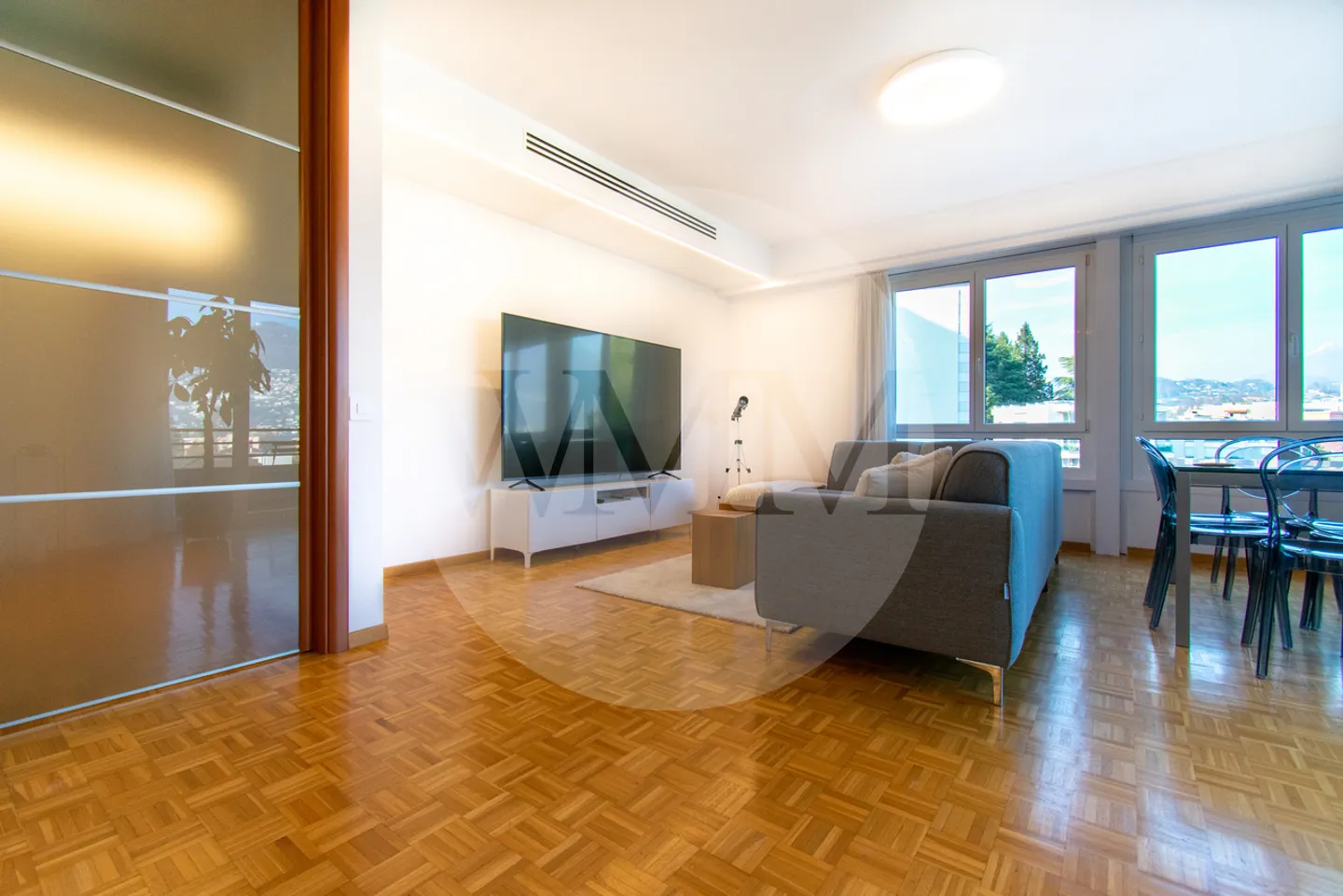 LUMINOSO ATTICO ARREDATO CON BALCONE E VISTA PANORAMICA - Foto 5 di 15