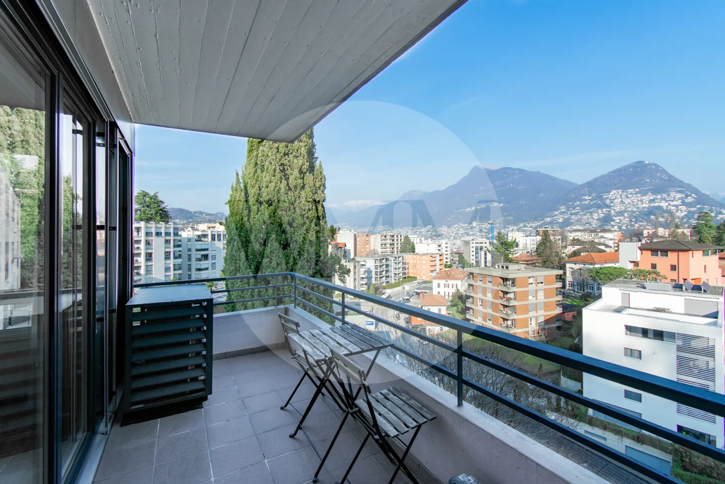 LUMINOSO ATTICO ARREDATO CON BALCONE E VISTA PANORAMICA - Foto 12 di 15