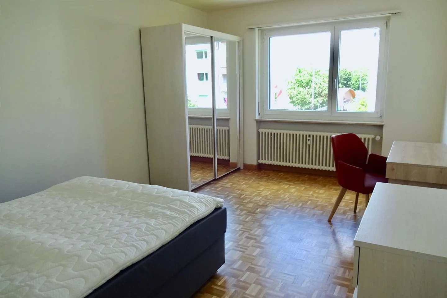 Chambre partagée meublée avec style dans un endroit calme à Bâle - Photo 4 sur 10