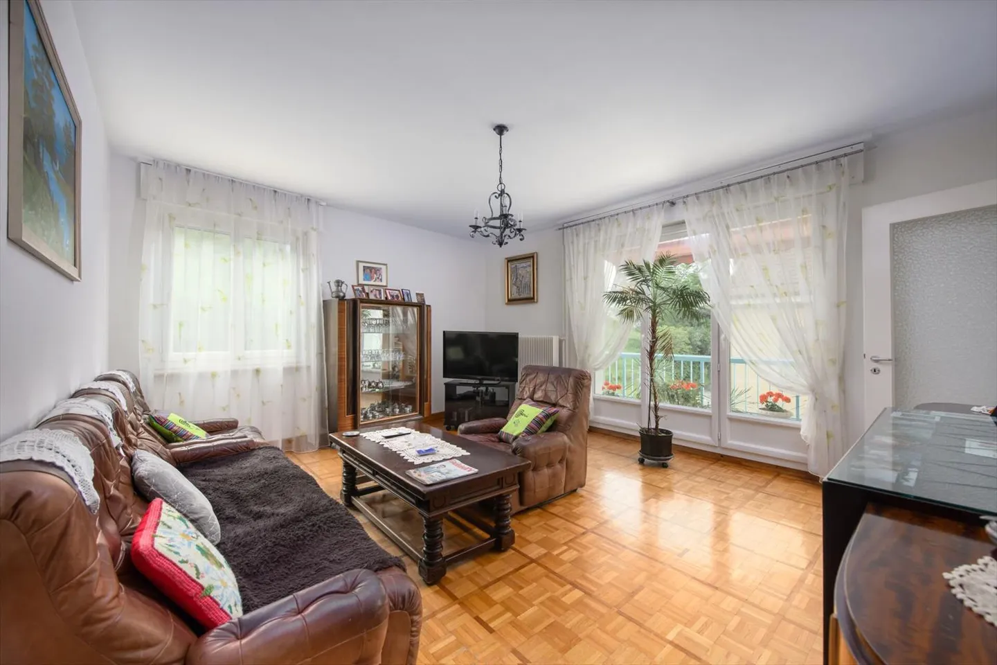 3,5-Zimmer-Wohnung + Esszimmer im 1. Stock in Romont - Foto 5 von 6