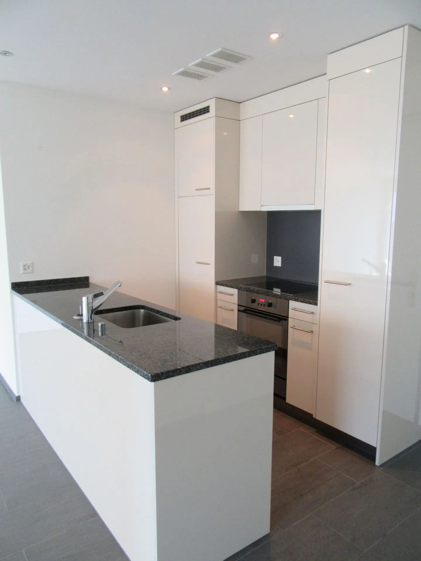 3.5 Room Apartment with Large Balcony - Photo 3 of 13