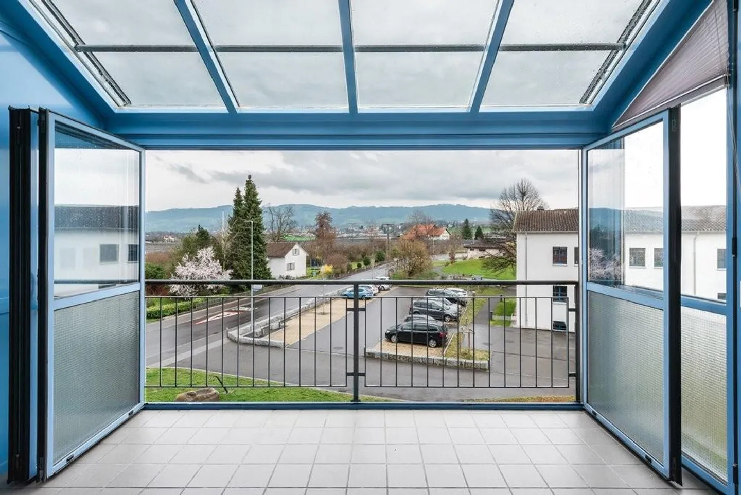 Attractive quiet residential area with generous surroundings - Photo 2 of 8