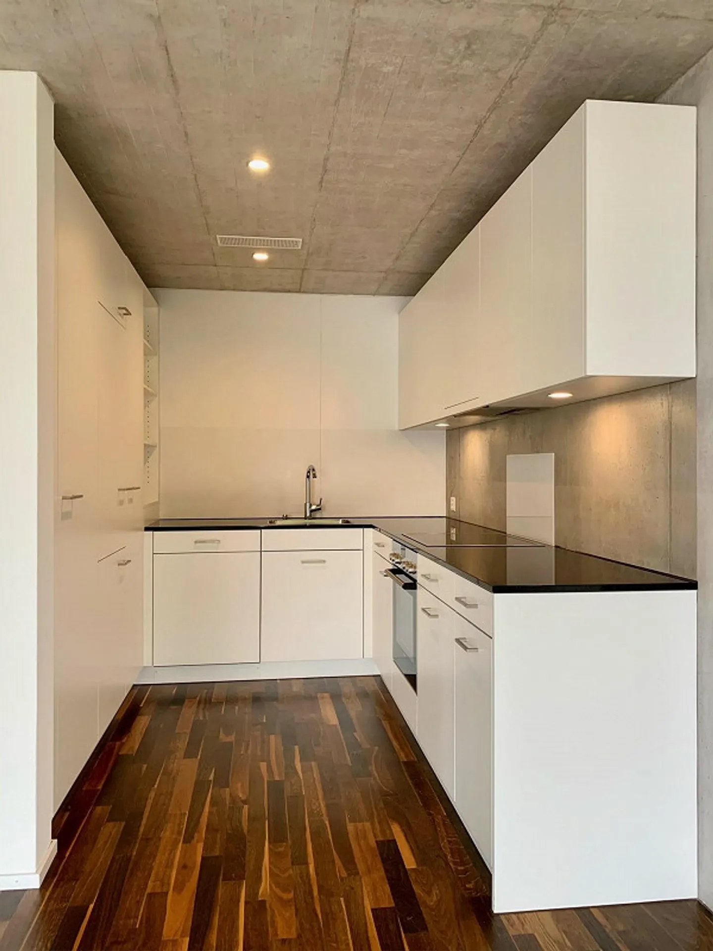 Appartement avec une architecture moderne et un grand confort de vie - Photo 2 sur 10