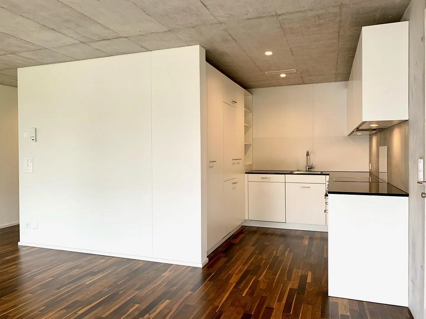 Appartement avec une architecture moderne et un grand confort de vie - Photo 3 sur 10