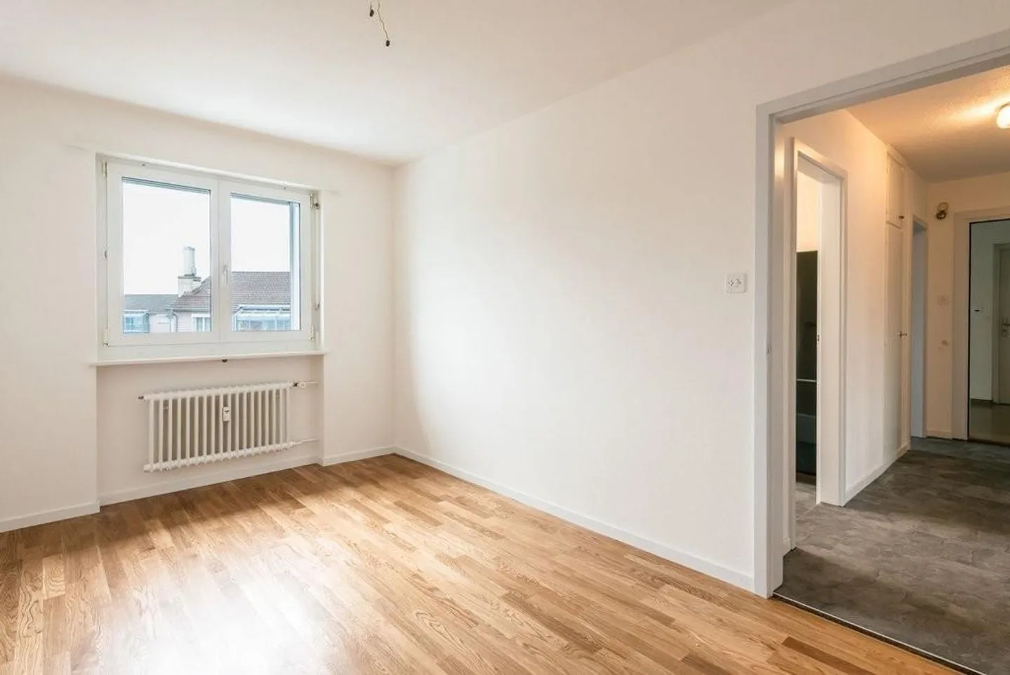 Attractive quiet residential area with generous surroundings - Photo 4 of 8