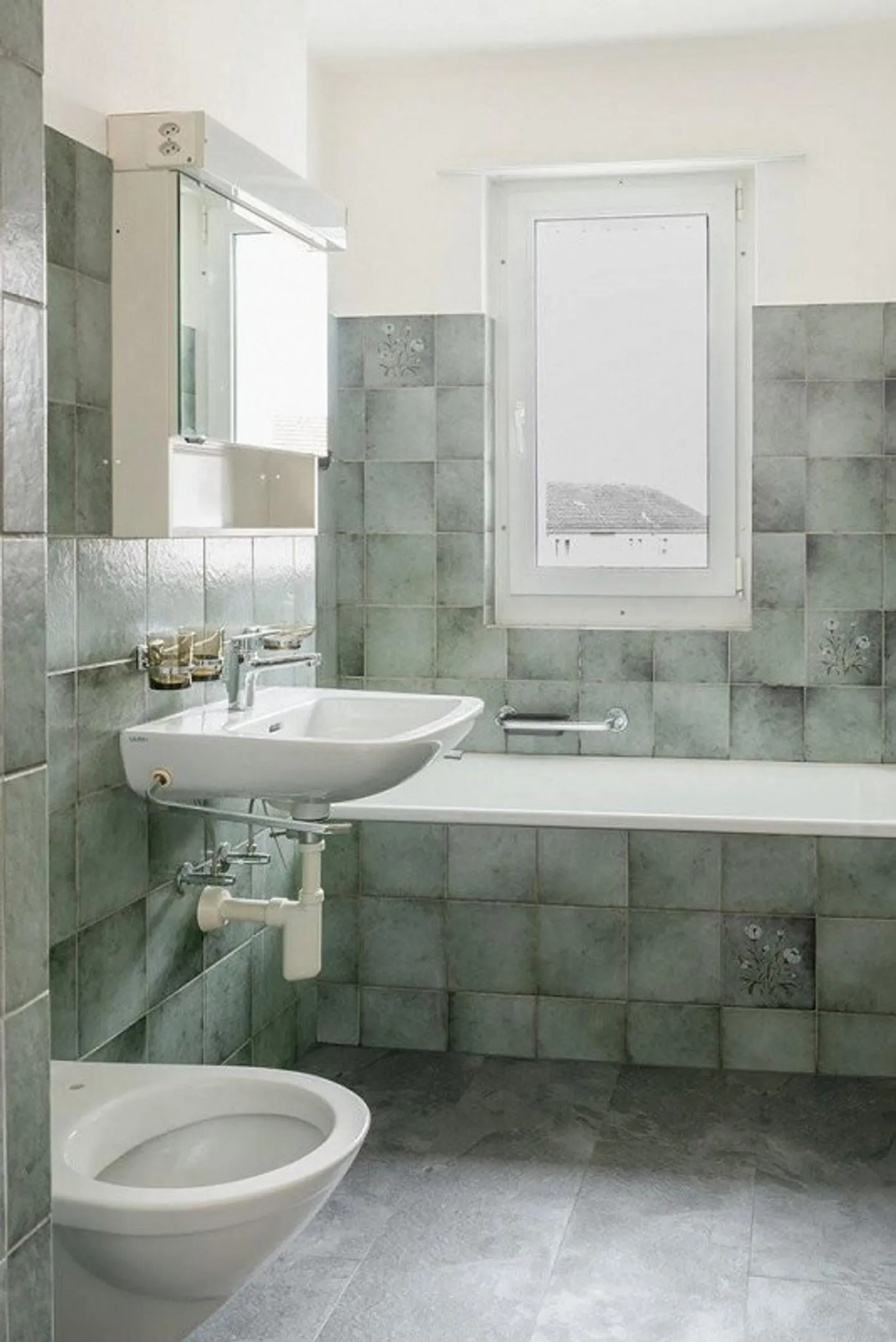 Attractive quiet residential area with generous surroundings - Photo 7 of 8