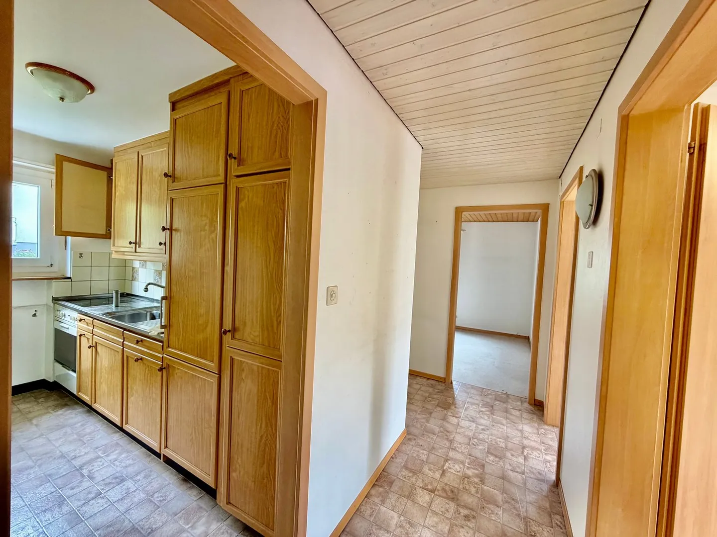 3.5-Room Bijou with Balcony in Grenchen - Photo 2 of 28
