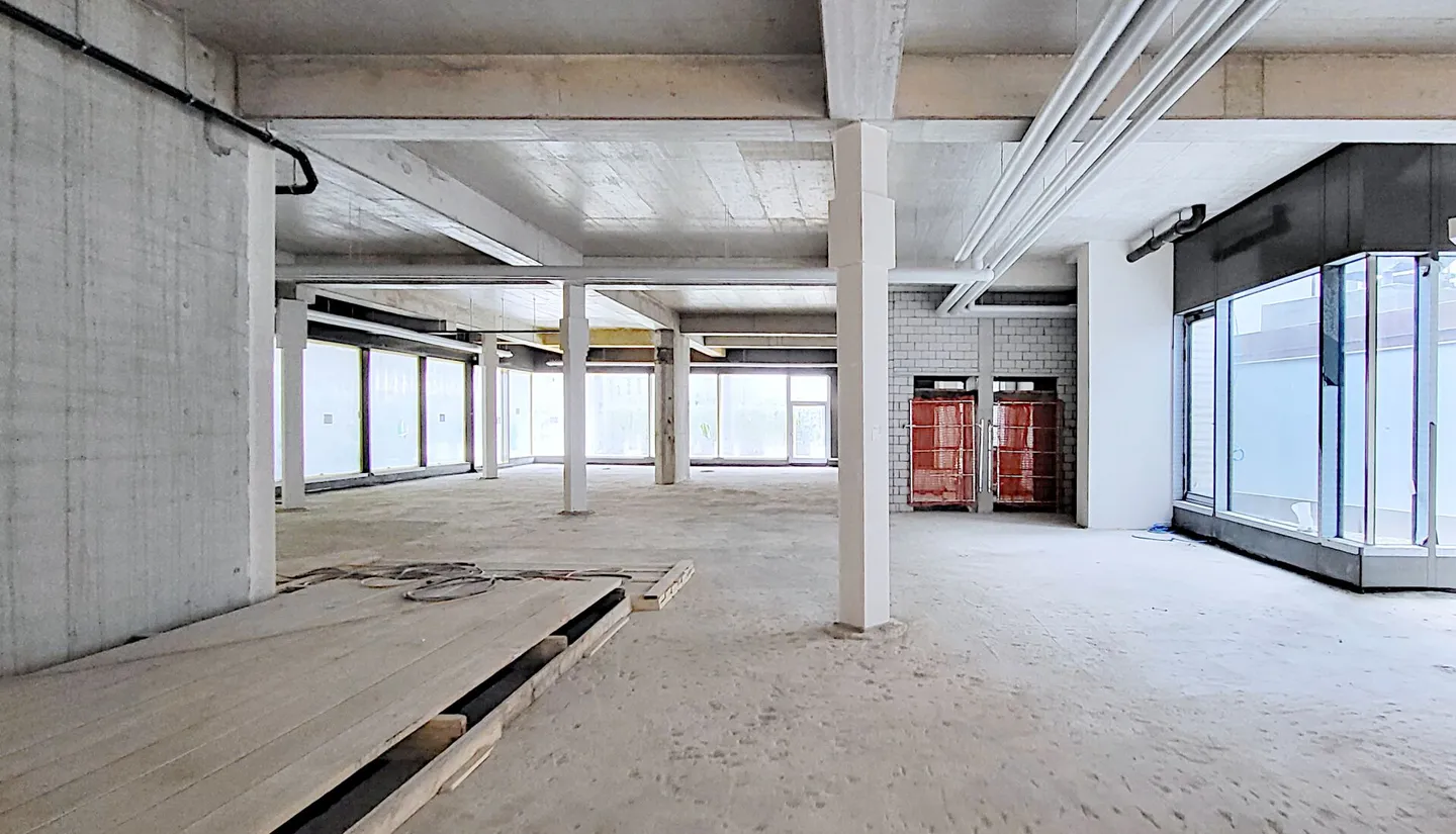 Espace de vente dans un emplacement de choix à Brugg - Rez-de-chaussée avec sous-sol - Photo 4 sur 7