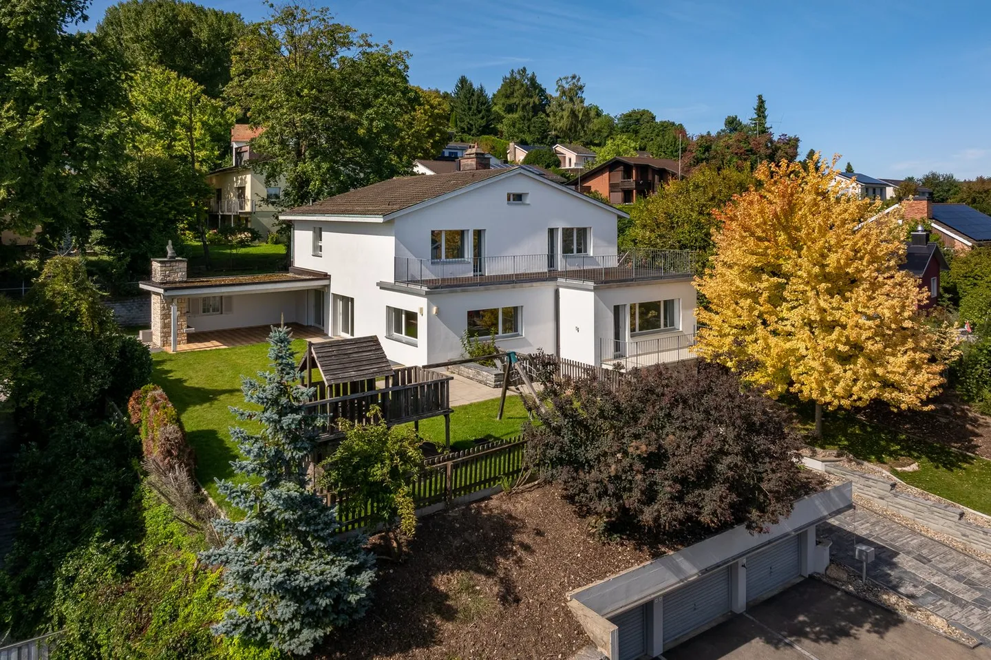 Casa unifamiliare rappresentativa con fascino degli anni '60 e accenti barocchi - Foto 1 di 11