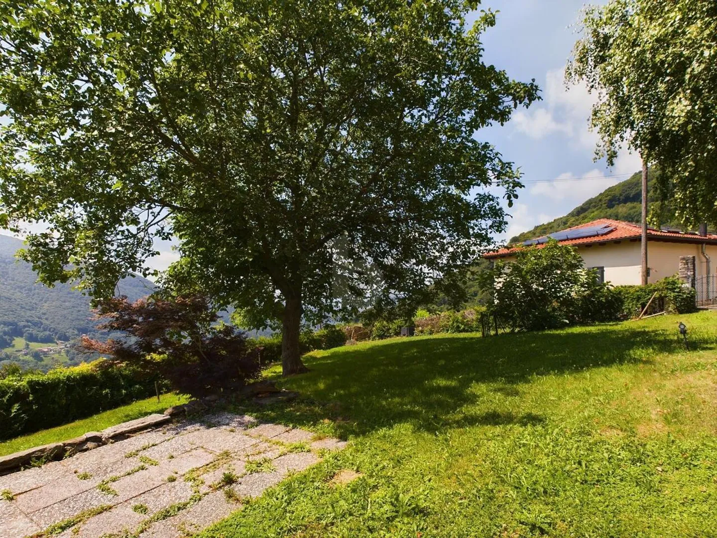 Maison ensoleillée avec grand jardin - Photo 1 sur 5