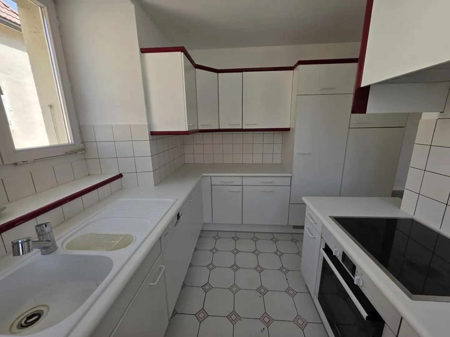 4 ROOMS OF 110 M2 - Photo 3 of 7