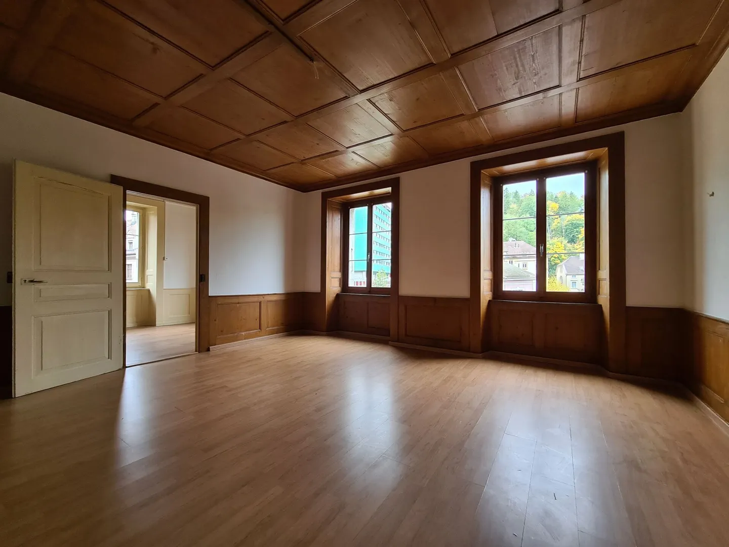 Appartement spacieux 4 pièces - Photo 3 sur 8