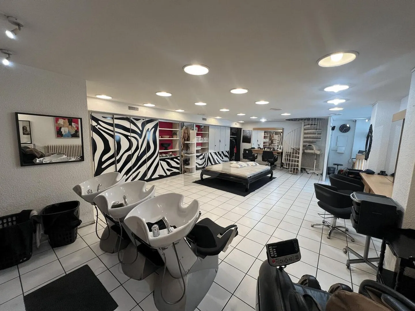 HAIR SALON IN OLD TOWN - Photo 2 of 6
