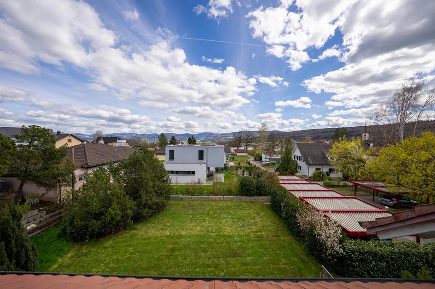Appartamento mansardato luminoso e spazioso in un tranquillo quartiere residenziale - Foto 1 di 9