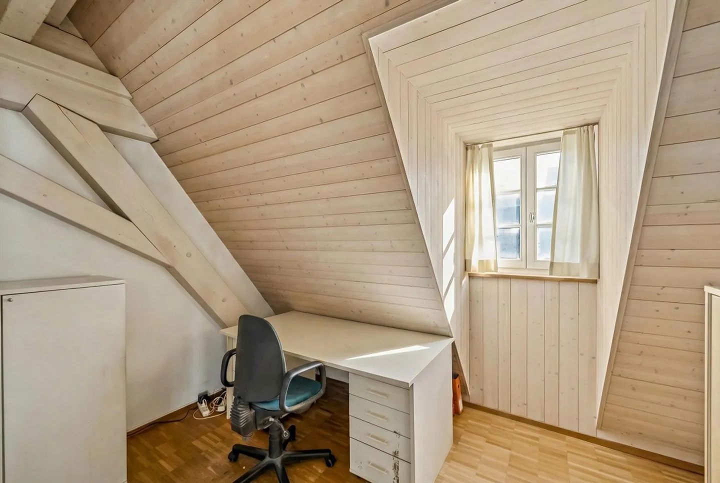 Appartamento attico affascinante - Foto 6 di 13