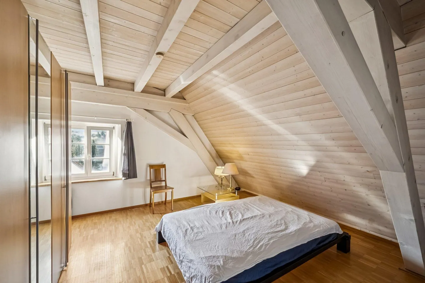 Appartamento attico affascinante - Foto 8 di 13