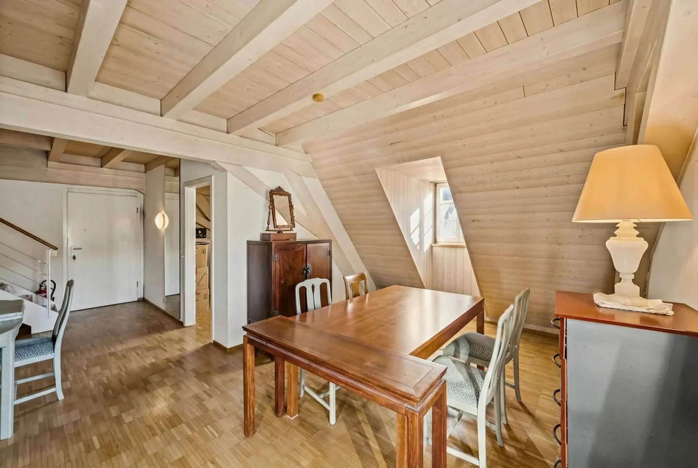 Appartamento attico affascinante - Foto 2 di 13