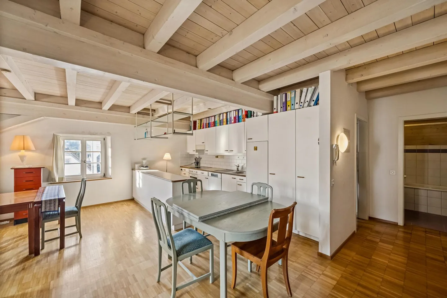 Appartamento attico affascinante - Foto 3 di 13