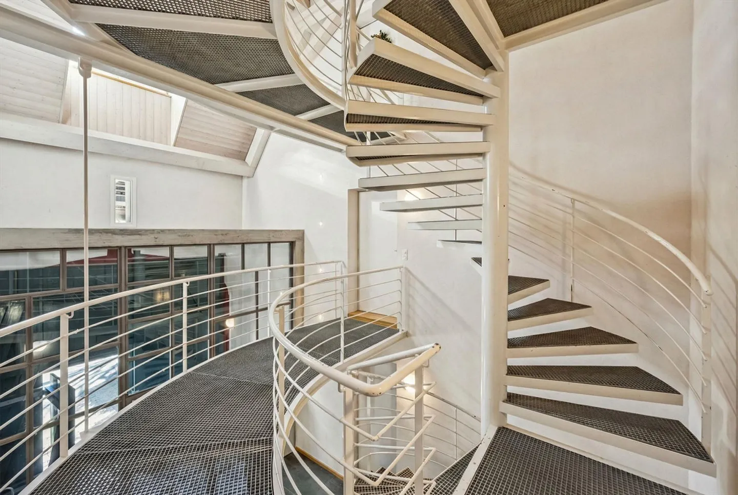 Appartamento attico affascinante - Foto 11 di 13