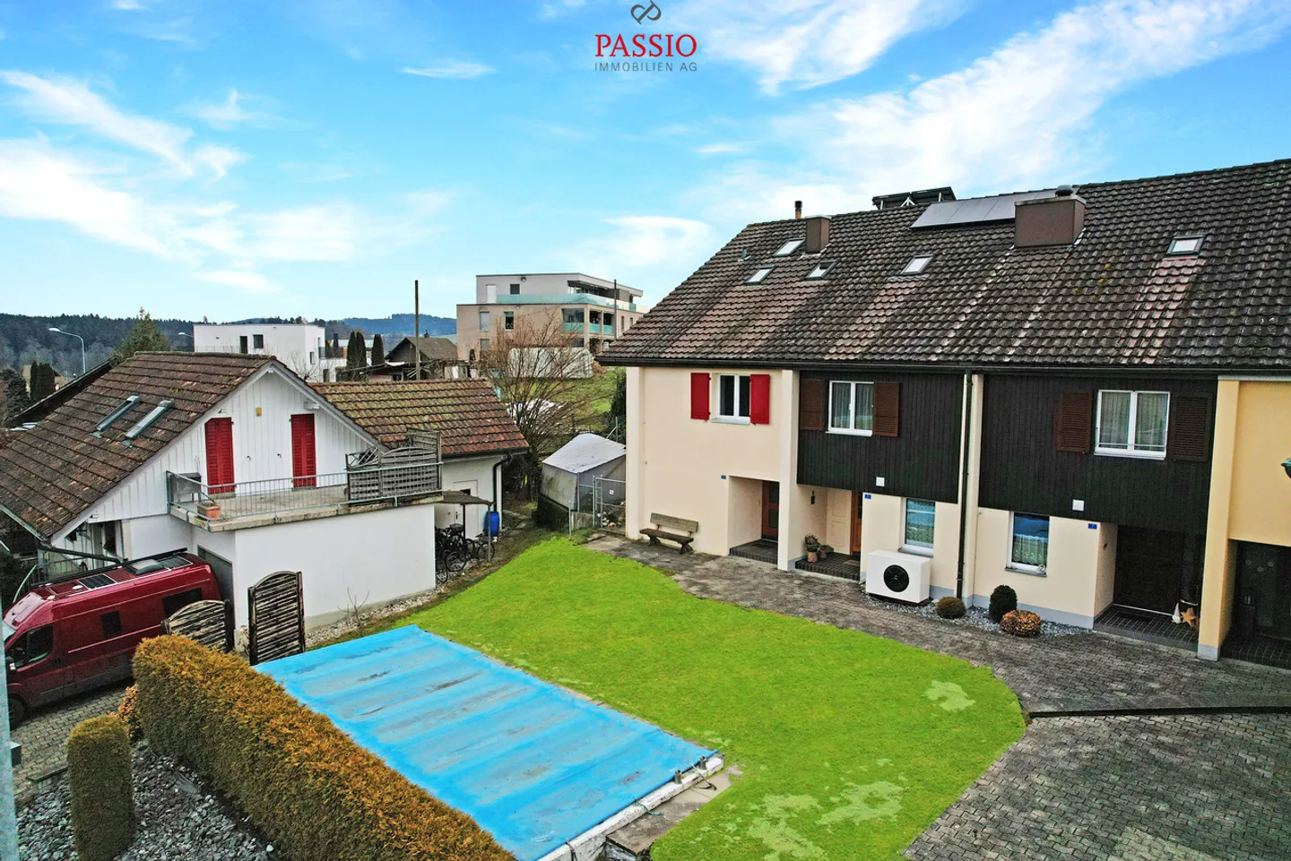 Ampia casa a schiera angolare di 6,5 stanze con giardino e piscina comune - Foto 4 di 30