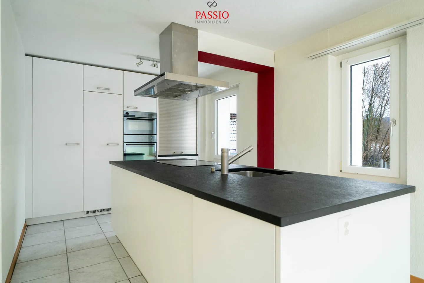 Ampia casa a schiera angolare di 6,5 stanze con giardino e piscina comune - Foto 6 di 30