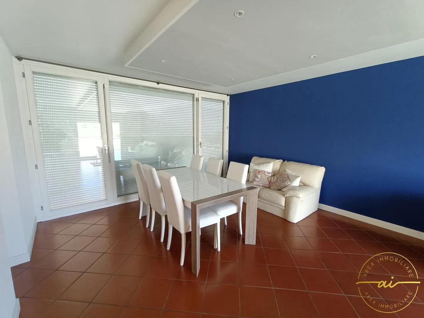 PENTHOUSE 4.5 PIÈCES AVEC DOUBLE TERRASSE ET VUE OUVERTE - Photo 5 sur 9