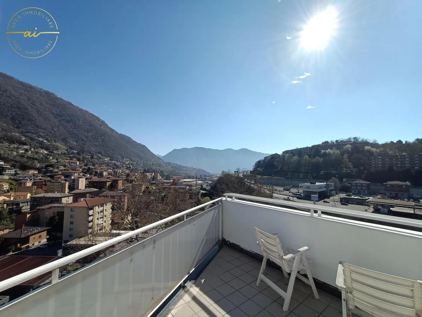 PENTHOUSE 4.5 PIÈCES AVEC DOUBLE TERRASSE ET VUE OUVERTE - Photo 1 sur 9