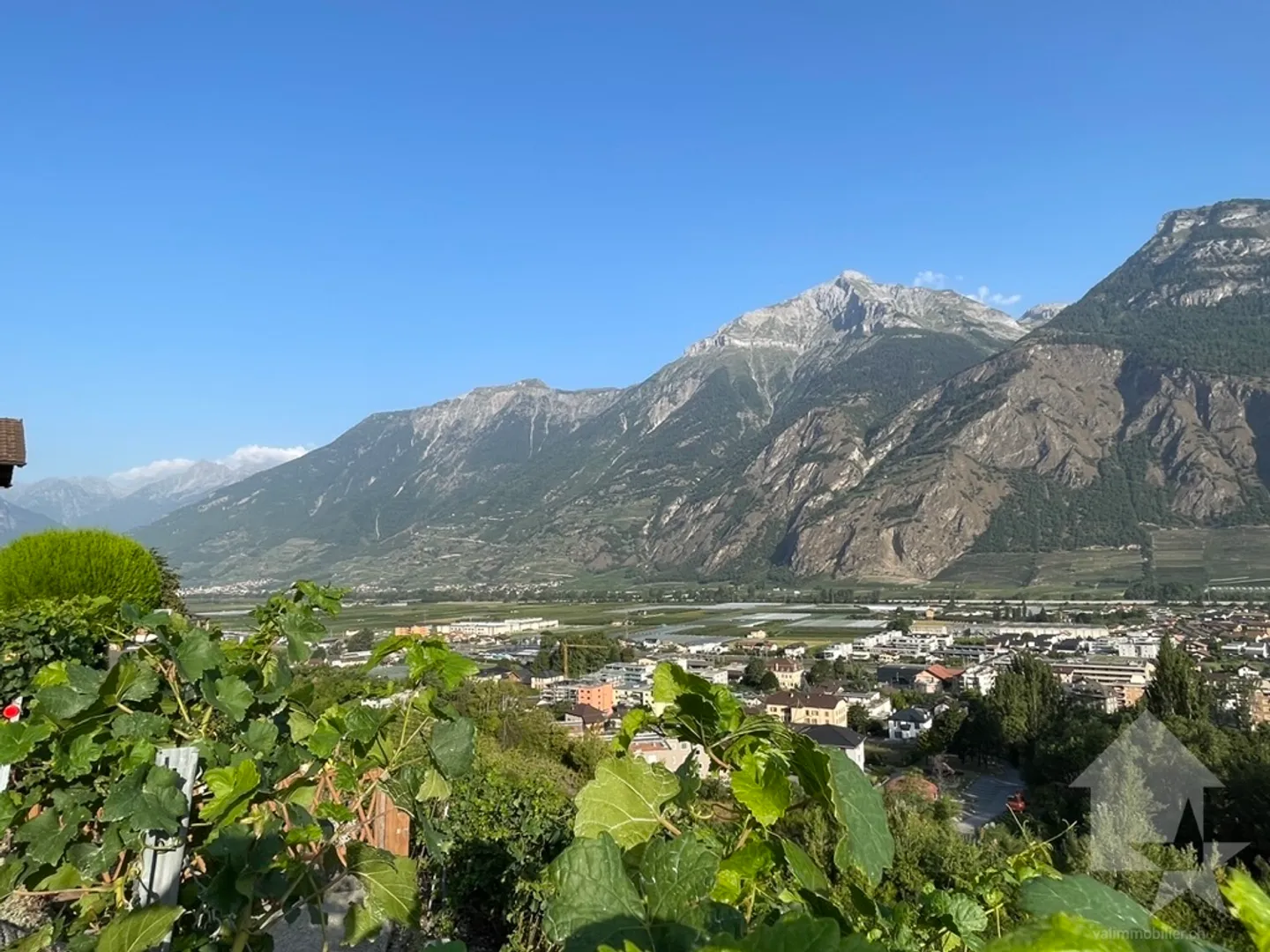 Appartamento 3,5 stanze con 96m2 e giardino di 92m2 e 2 posti auto - Foto 3 di 8