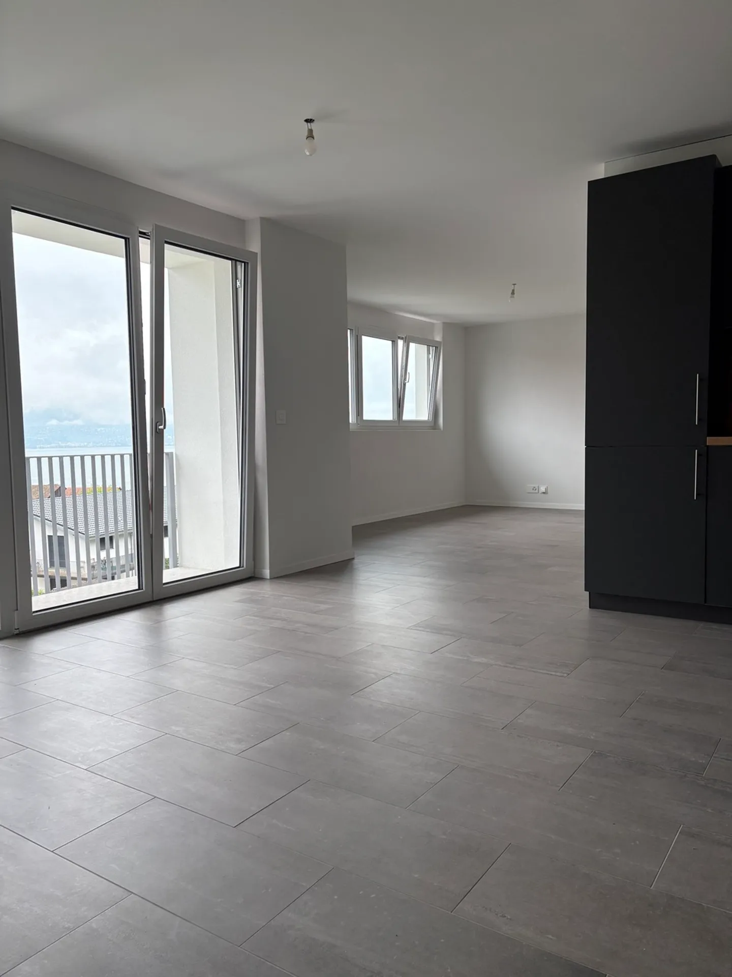 Appartamento spazioso con vista lago - Foto 2 di 5
