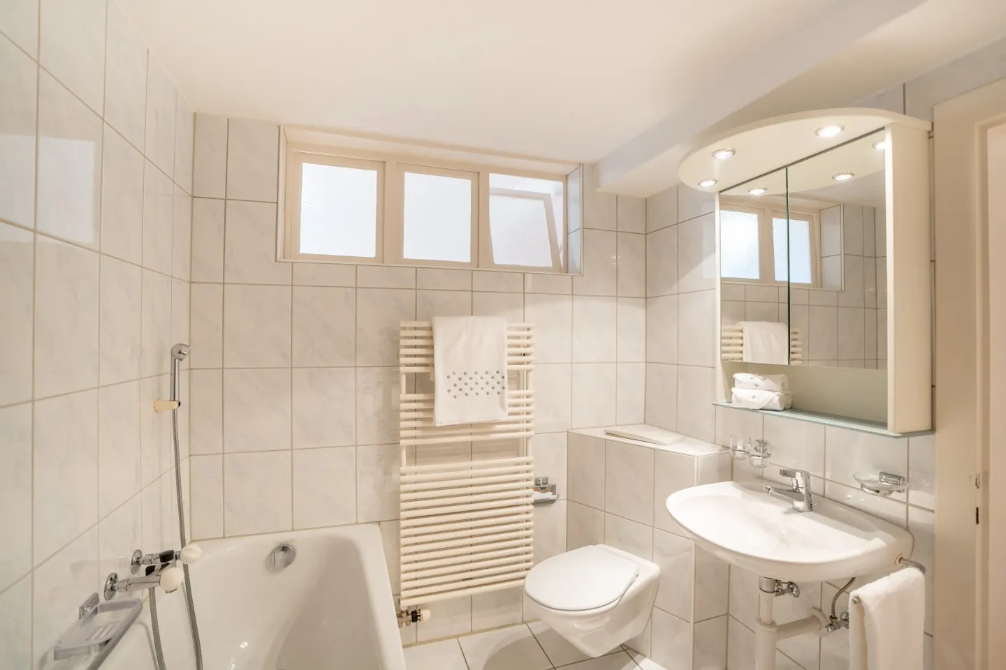 Charming 4.5-room maisonette apartment in the old town - Photo 4 of 8