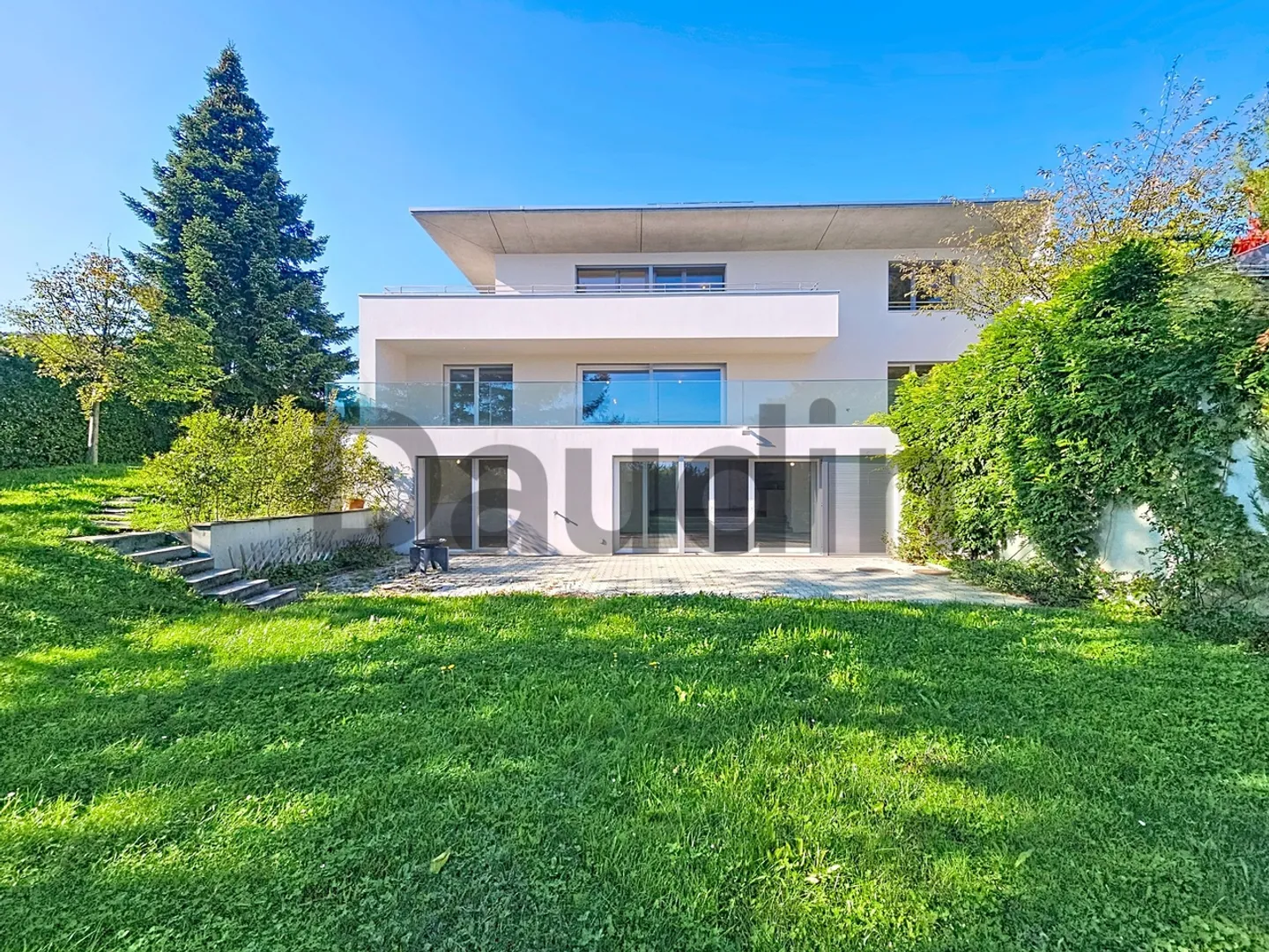 Villa with 14 rooms, completely renovated - Photo 1 of 12