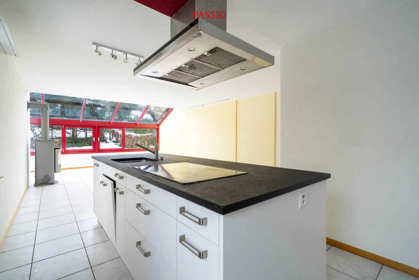 Ampia casa a schiera angolare di 6,5 stanze con giardino e piscina comune - Foto 7 di 30