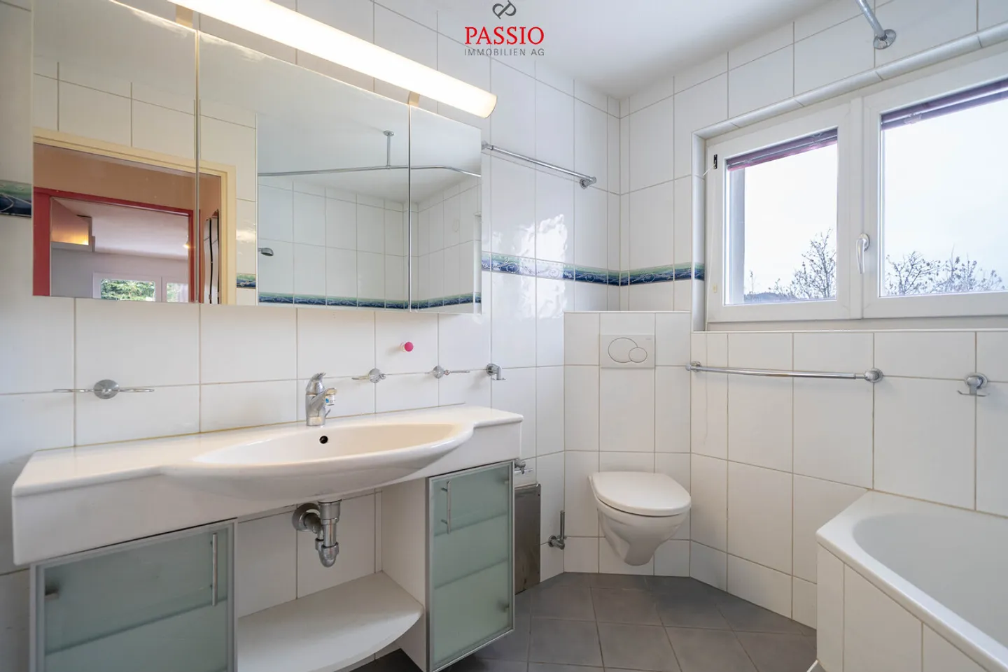 Ampia casa a schiera angolare di 6,5 stanze con giardino e piscina comune - Foto 8 di 30