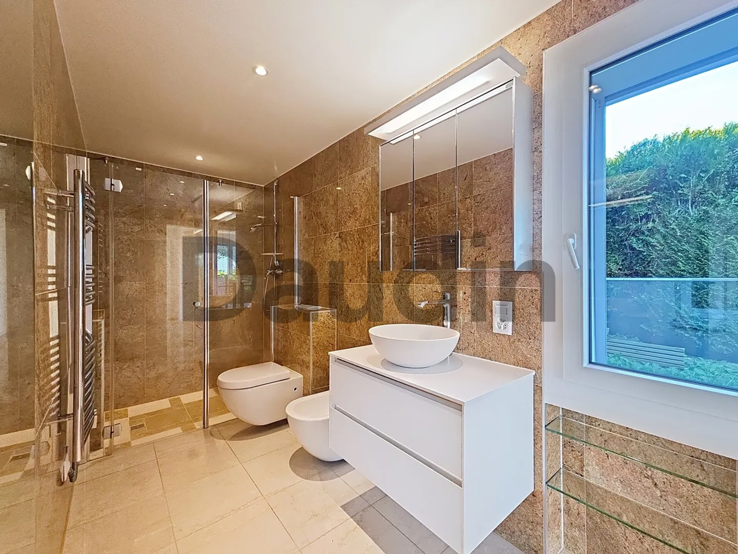 Villa with 14 rooms, completely renovated - Photo 11 of 12