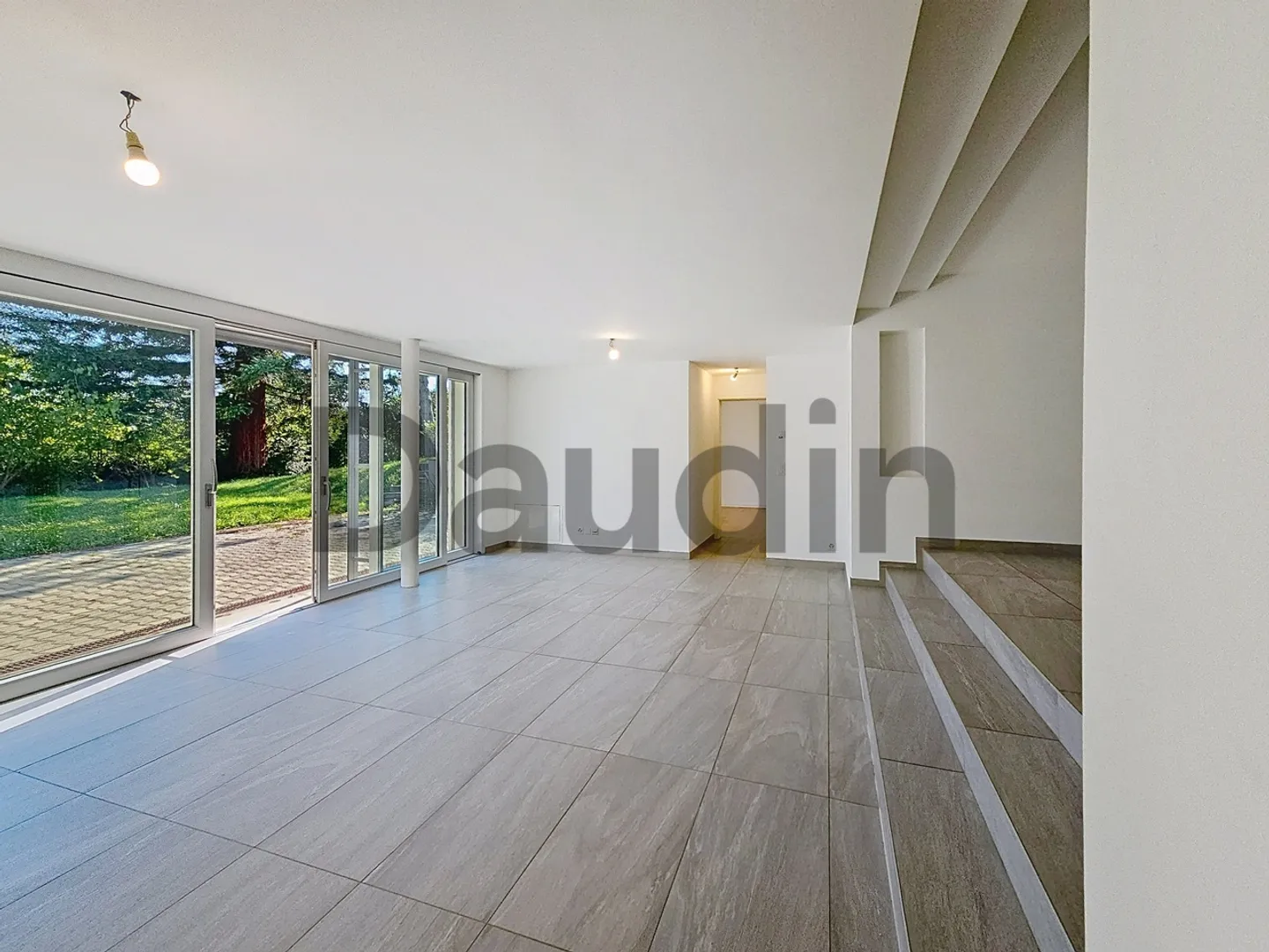 Villa with 14 rooms, completely renovated - Photo 9 of 12