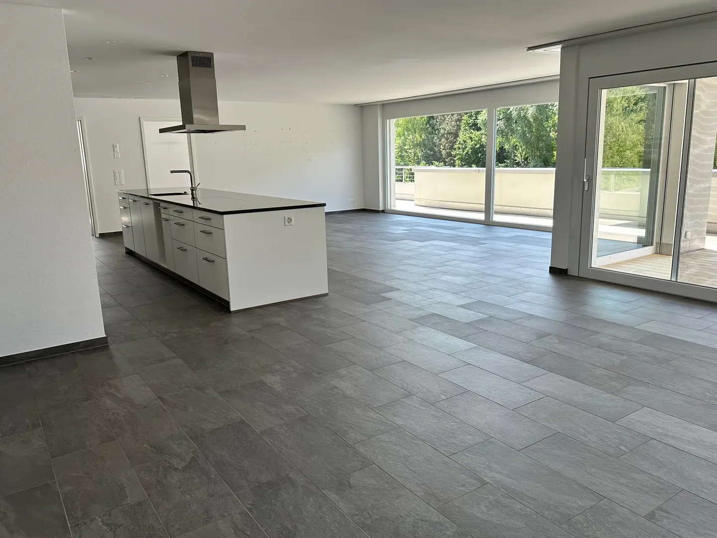Top moderne 4.5-Zimmer-Dachwohnung mit Blick ins Grüne - Foto 7 di 28