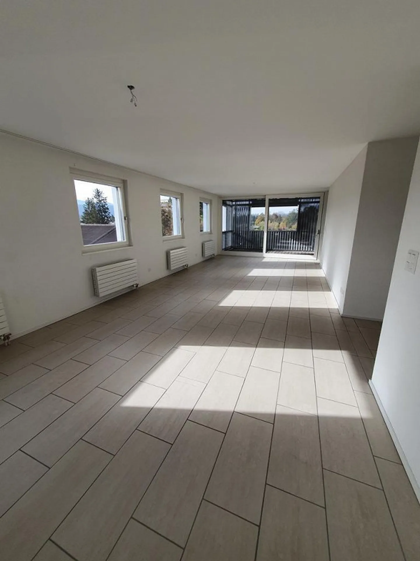 Bright 4.5-room apartment with beautiful view - Photo 2 of 9