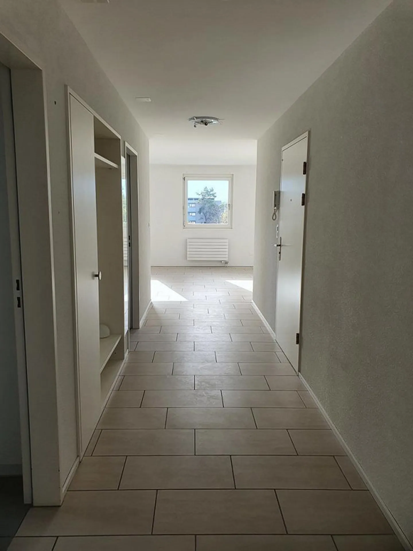Bright 4.5-room apartment with beautiful view - Photo 3 of 9
