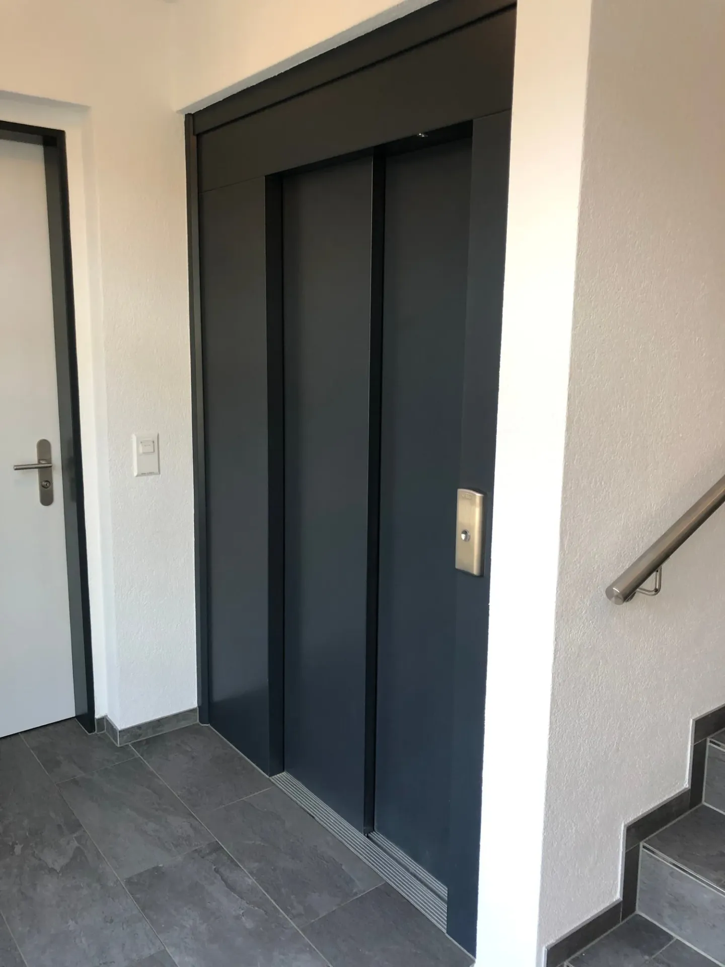 Top moderne 4.5-Zimmer-Dachwohnung mit Blick ins Grüne - Foto 25 di 28