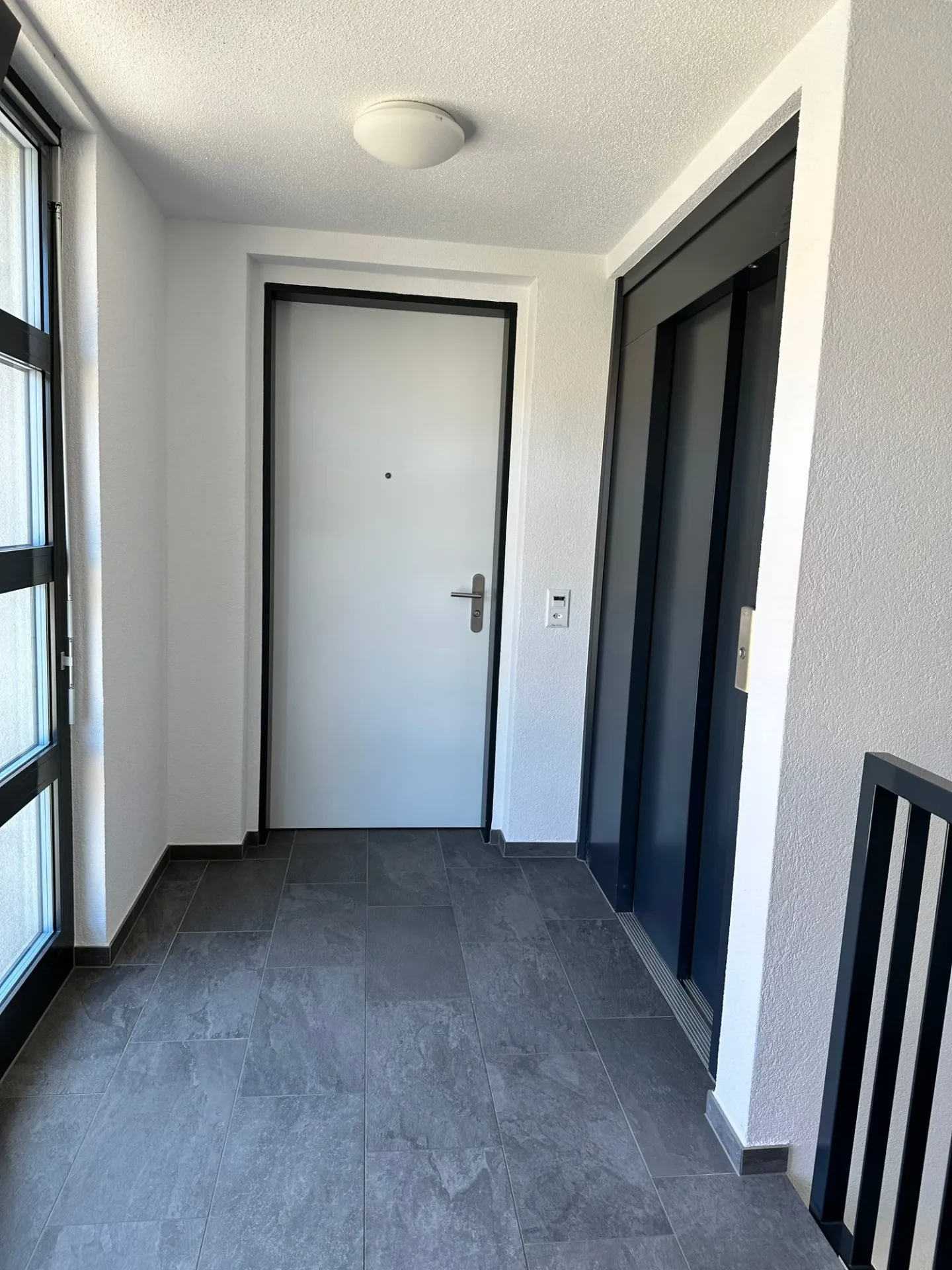Top moderne 4.5-Zimmer-Dachwohnung mit Blick ins Grüne - Foto 24 di 28